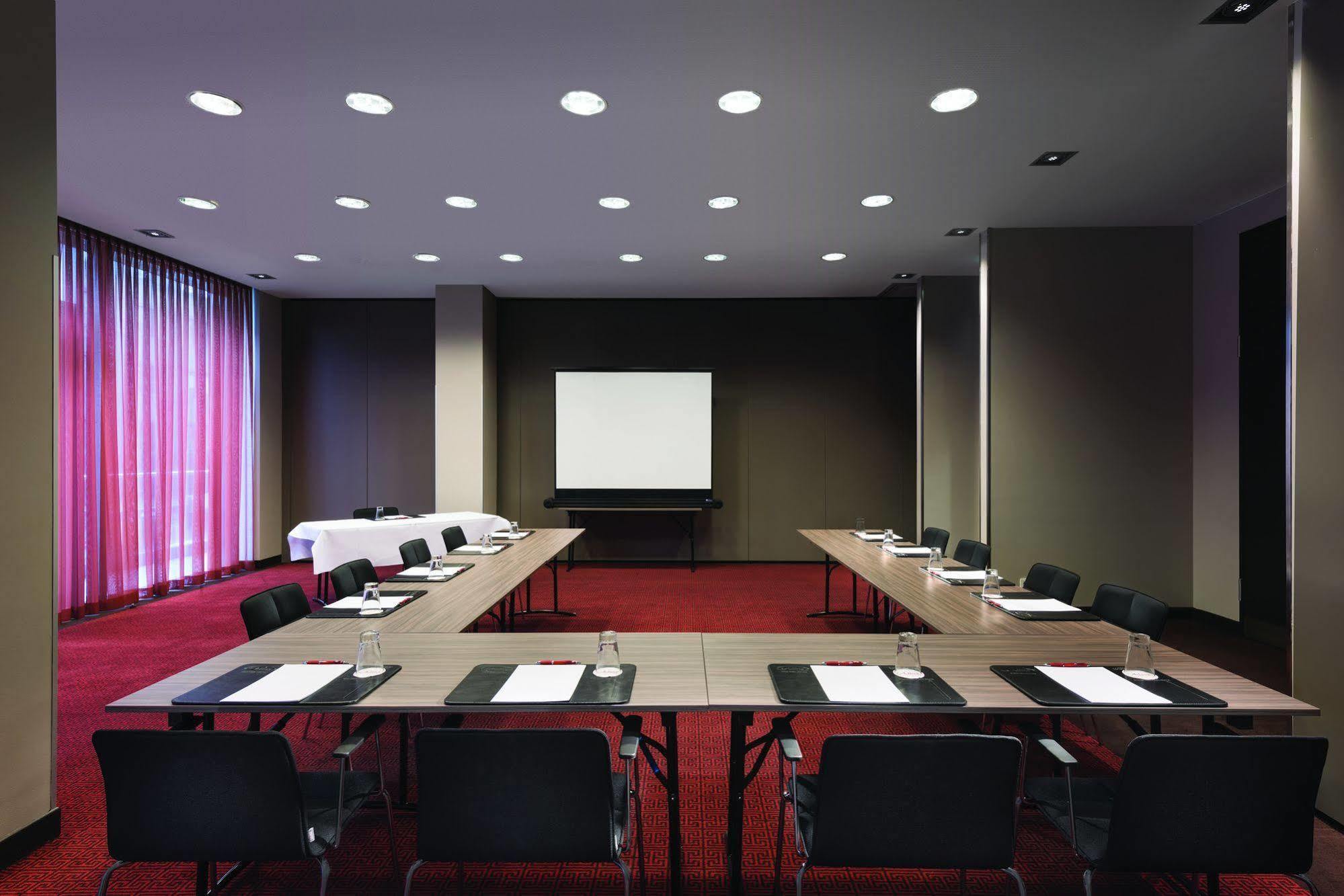 Aparthotel Adina Frankfurt Neue Oper 4*