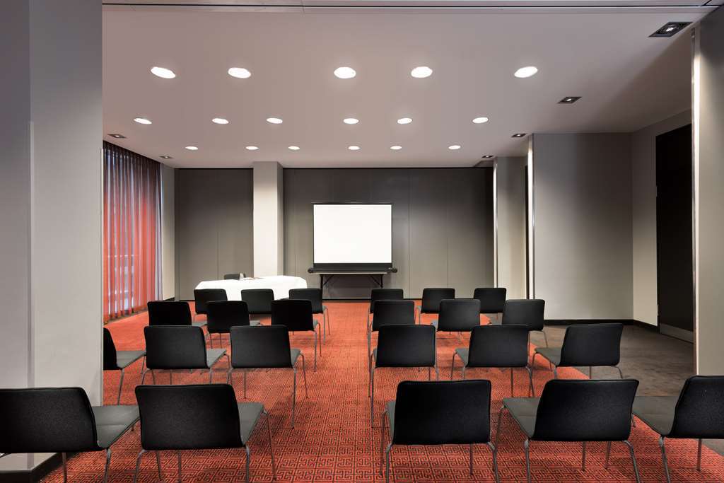 Adina Frankfurt Neue Oper Aparthotel 4*